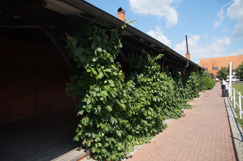 Hotel Stara Stajnia Pleszew Exterior photo